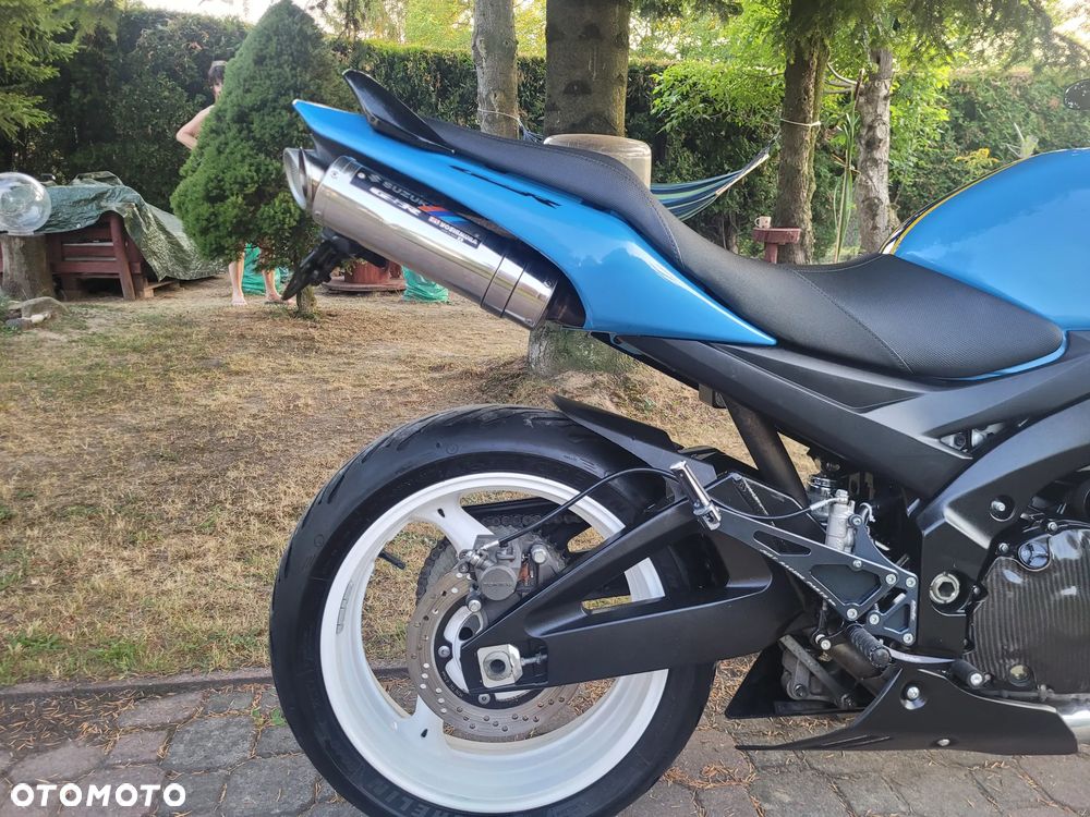 Suzuki GSR - 10