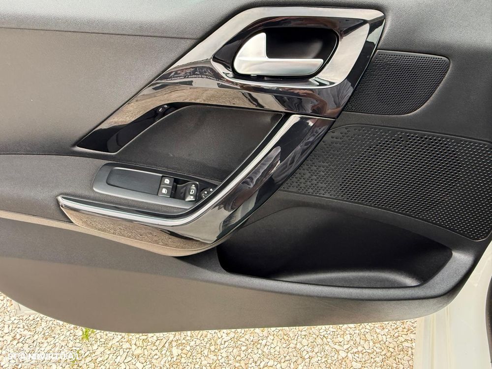 Peugeot 208 1.2 VTi Access - 4