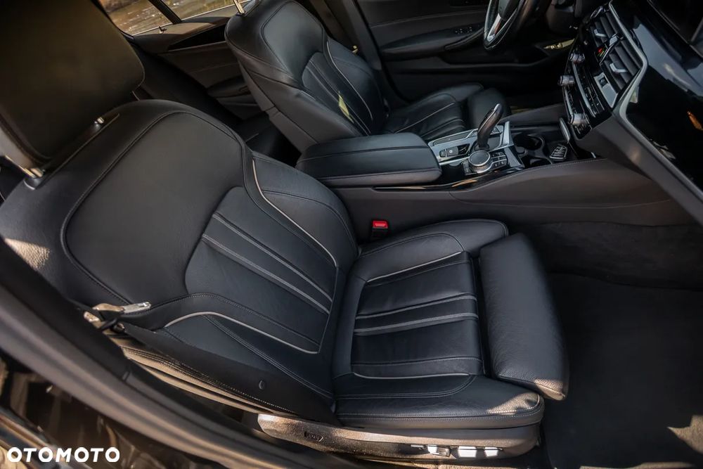 BMW Seria 5 520d xDrive Luxury Line sport - 23