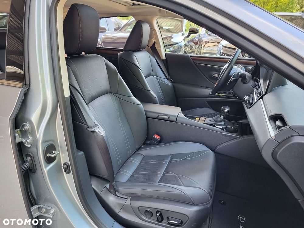 Lexus ES - 24