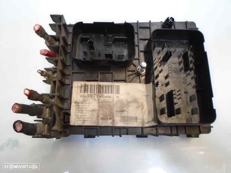 CAIXA RELÉS / FUSÍVEIS VOLKSWAGEN CADDY III BREAK FAMILIAR 2003 -1K0937124K - 3