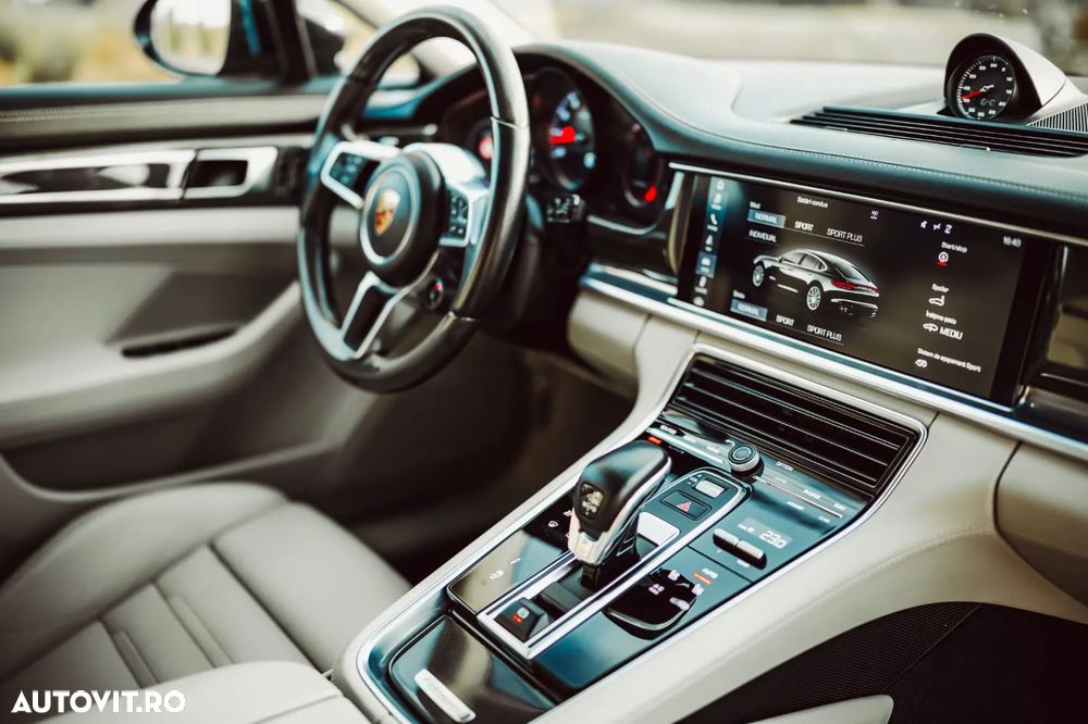 Porsche Panamera 4S - 27