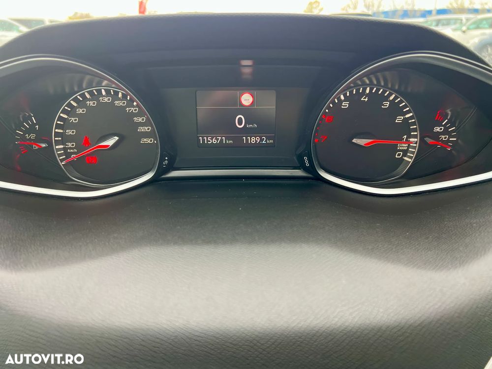 Peugeot 308 1.2 L PureTech Turbo S&S Active - 9