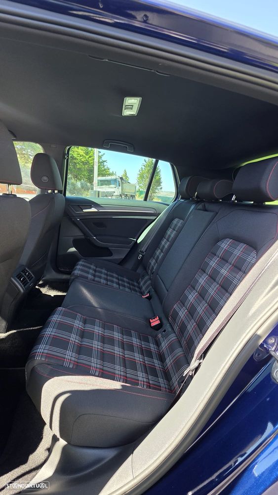 VW Golf 2.0 TSI OPF DSG GTI - 11