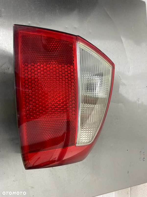AUDI A4 B6 LAMPA PRAWY TYL TYLNA SEDAN