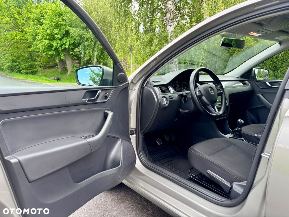 Skoda RAPID 1.2 TSI Ambition - 14