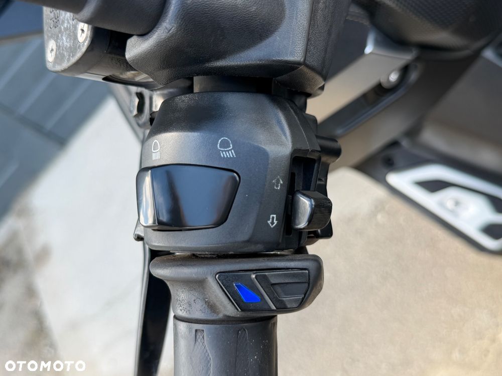Yamaha X-max - 12