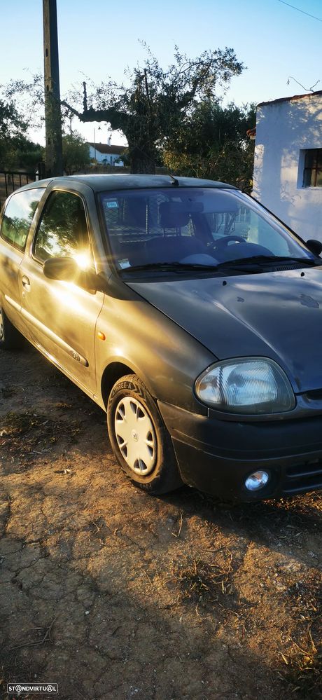 Renault Clio 1.9 D RN - 8