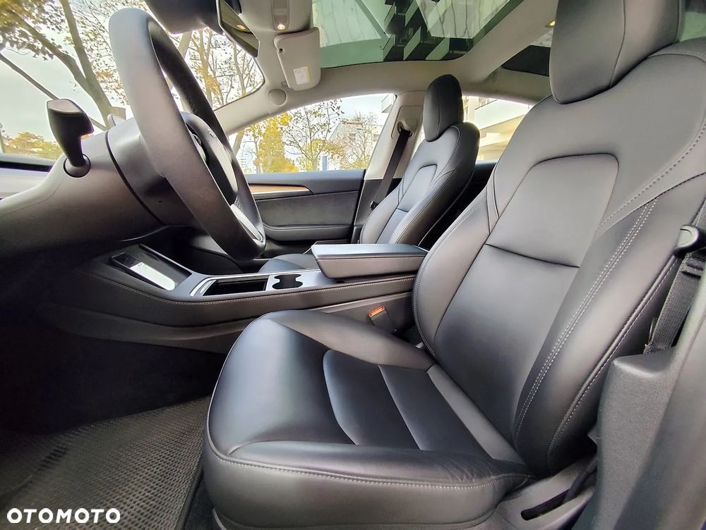 Tesla Model 3 - 8