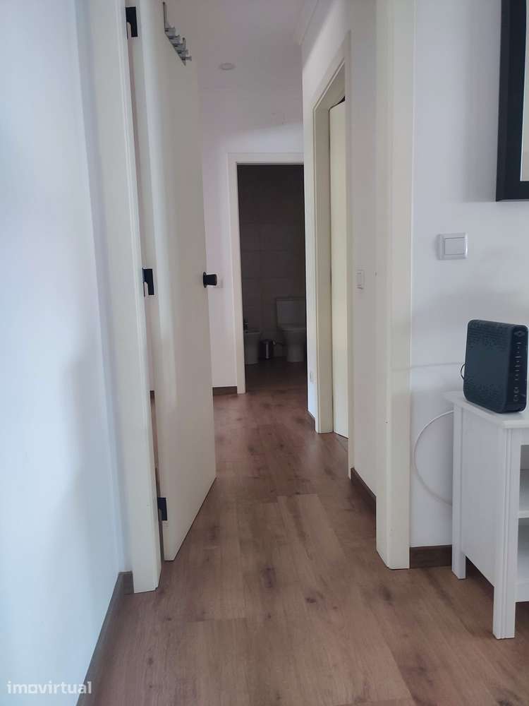 Arrenda-se excelente apartamento T2, originalmente T3 - Grande imagem: 4/17