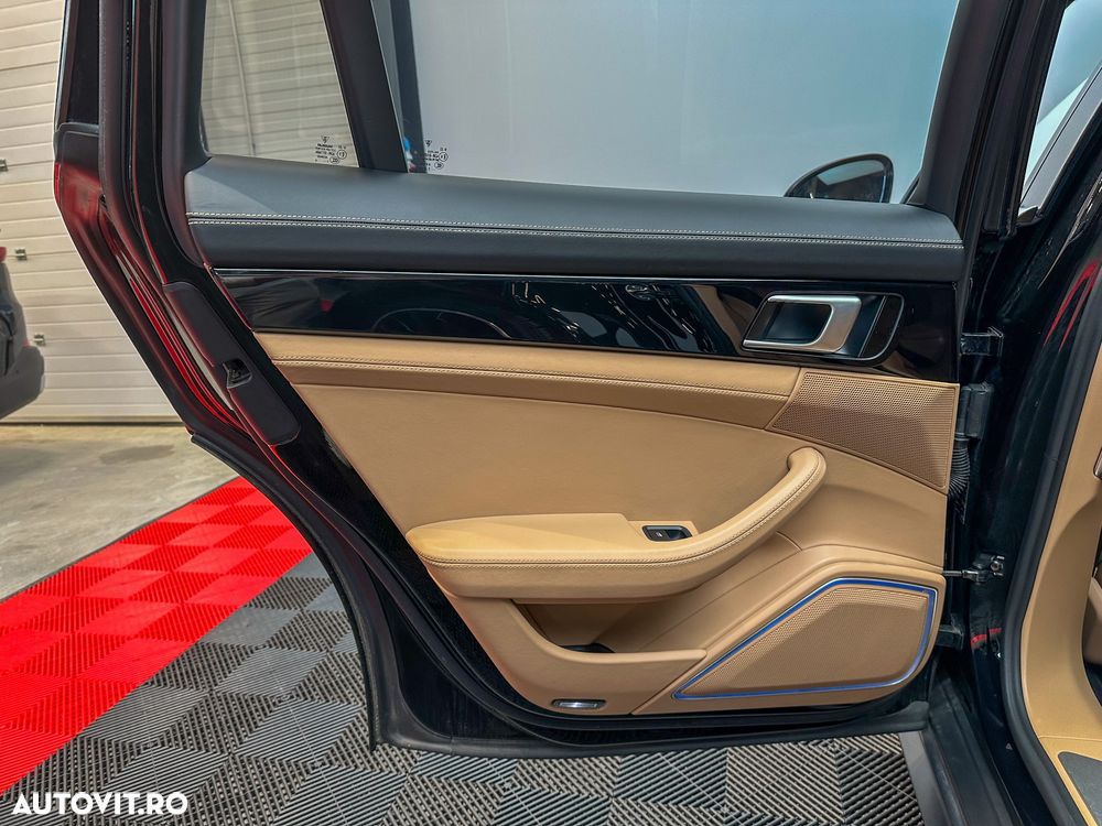Porsche Panamera - 24