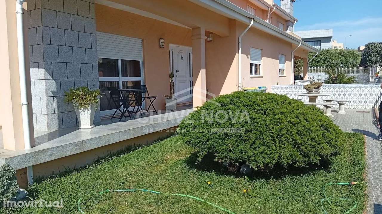 Moradia V4 c/ Logradouro na Madalena (300m das Praias) - Grande imagem: 3/4