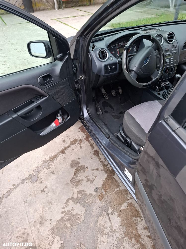 Ford Fiesta 1.4 TDCI Ghia - 14