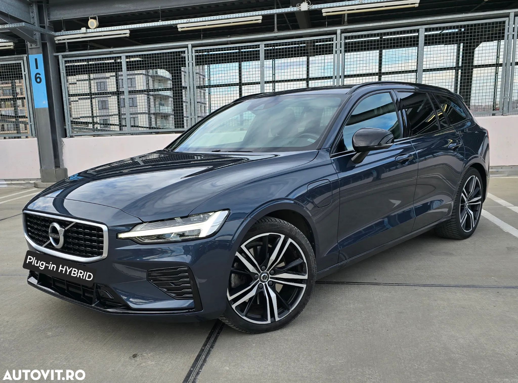 Volvo V60 T8 AWD Twin Engine Geartronic R-Design - 1