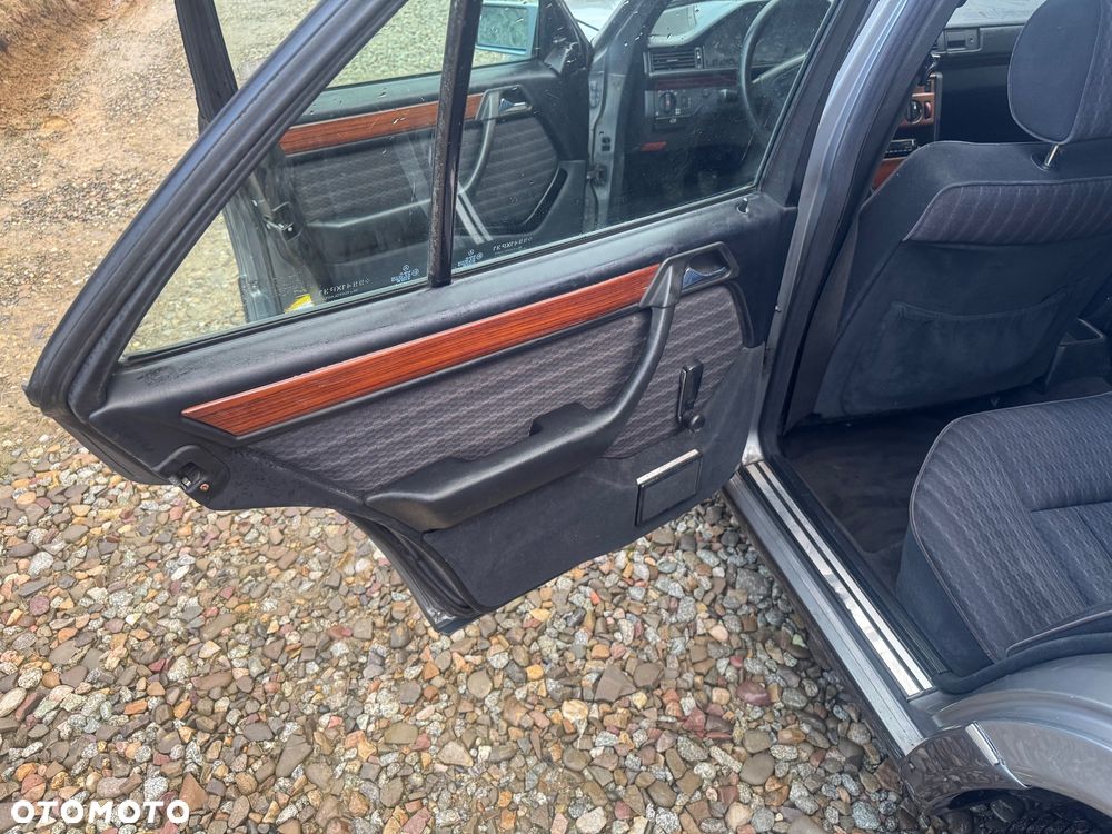 Mercedes-Benz W124 (1984-1993) - 12