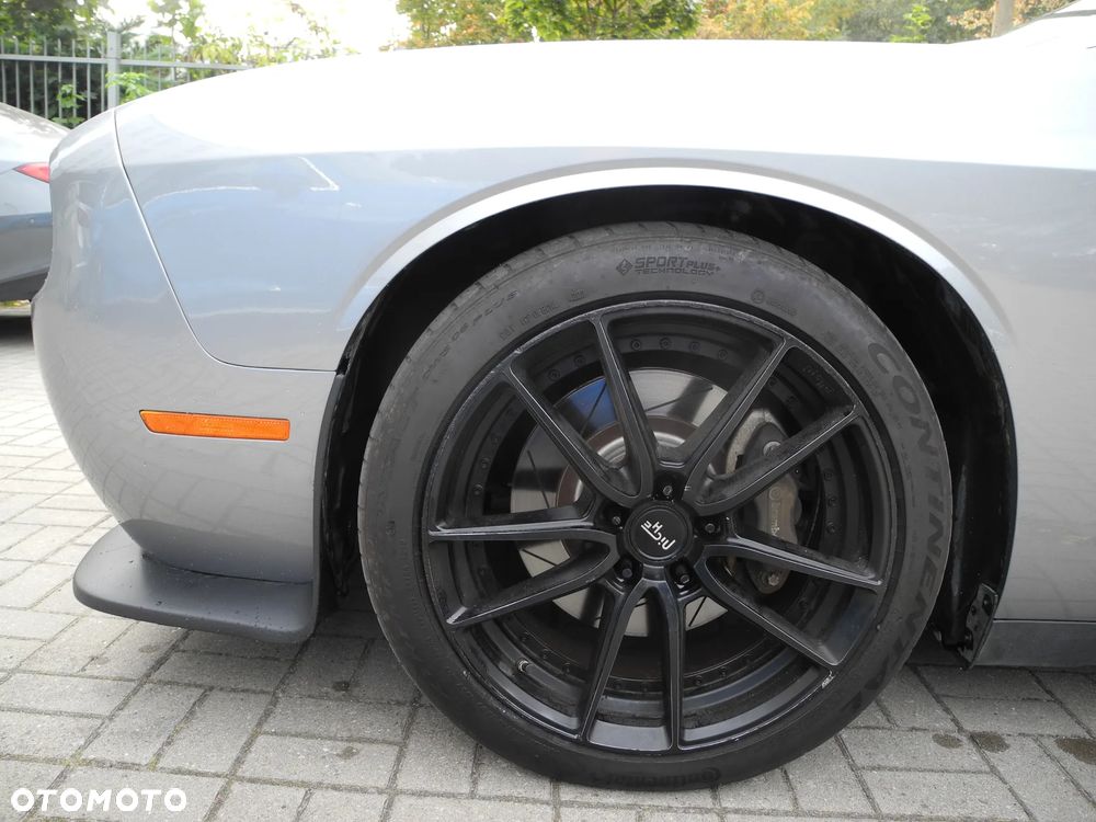 Dodge Challenger - 19