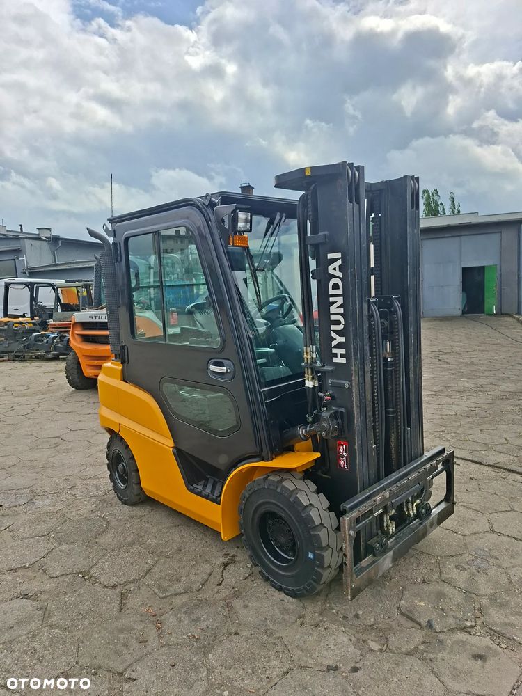 Hyundai 25D-9E - 3