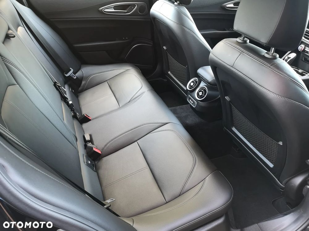 Alfa Romeo Giulia 2.0 Turbo 16V AT8-Q4 Ti - 30