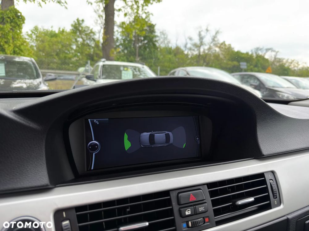 BMW Seria 3 325i Edition Exclusive - 34