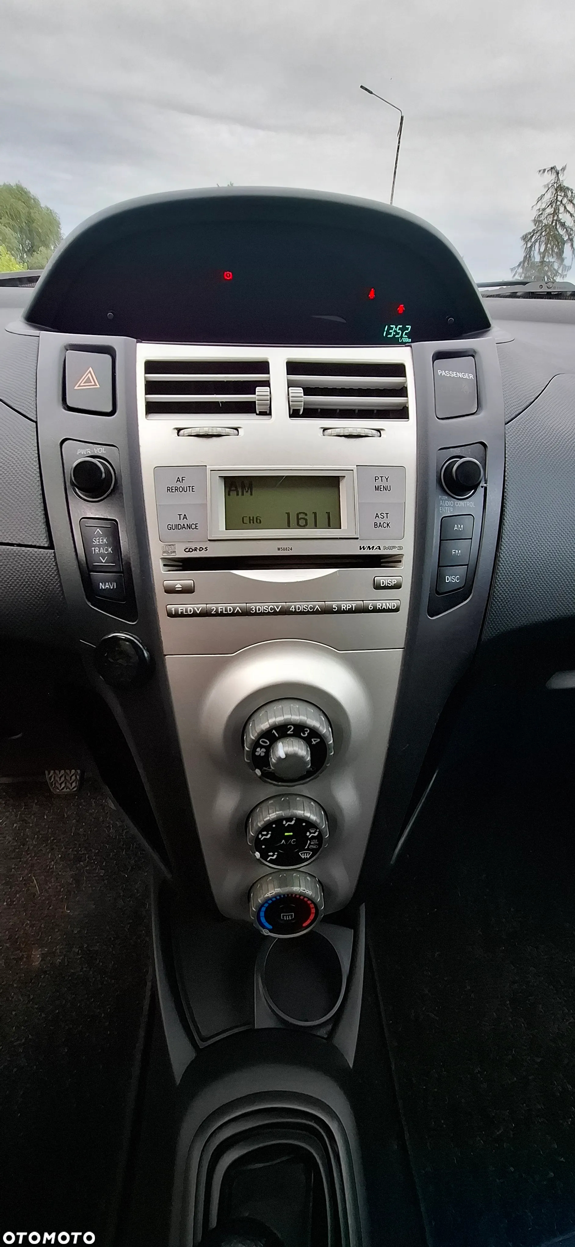 Toyota Yaris 1.3 VVT-i Executive - 17
