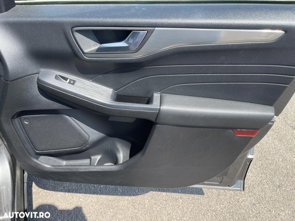 Ford Kuga - 28