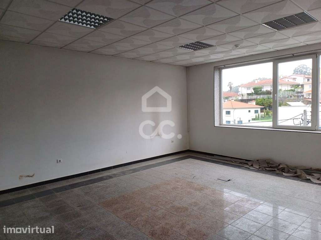 Armazém Industrial para venda em Lemenhe, Vila Nova de Famalicão - Grande imagem: 5/24