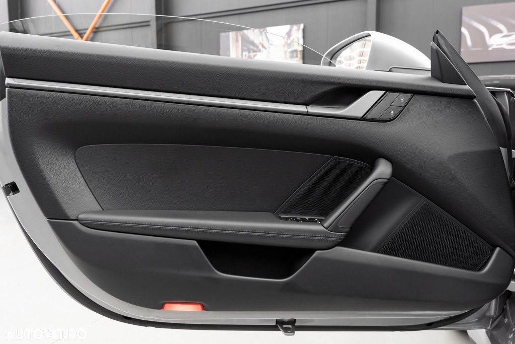 Porsche 911 Carrera Cabriolet PDK - 38
