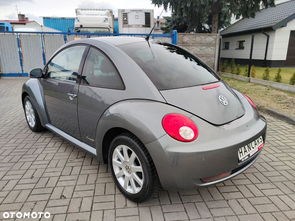 Volkswagen New Beetle - 4