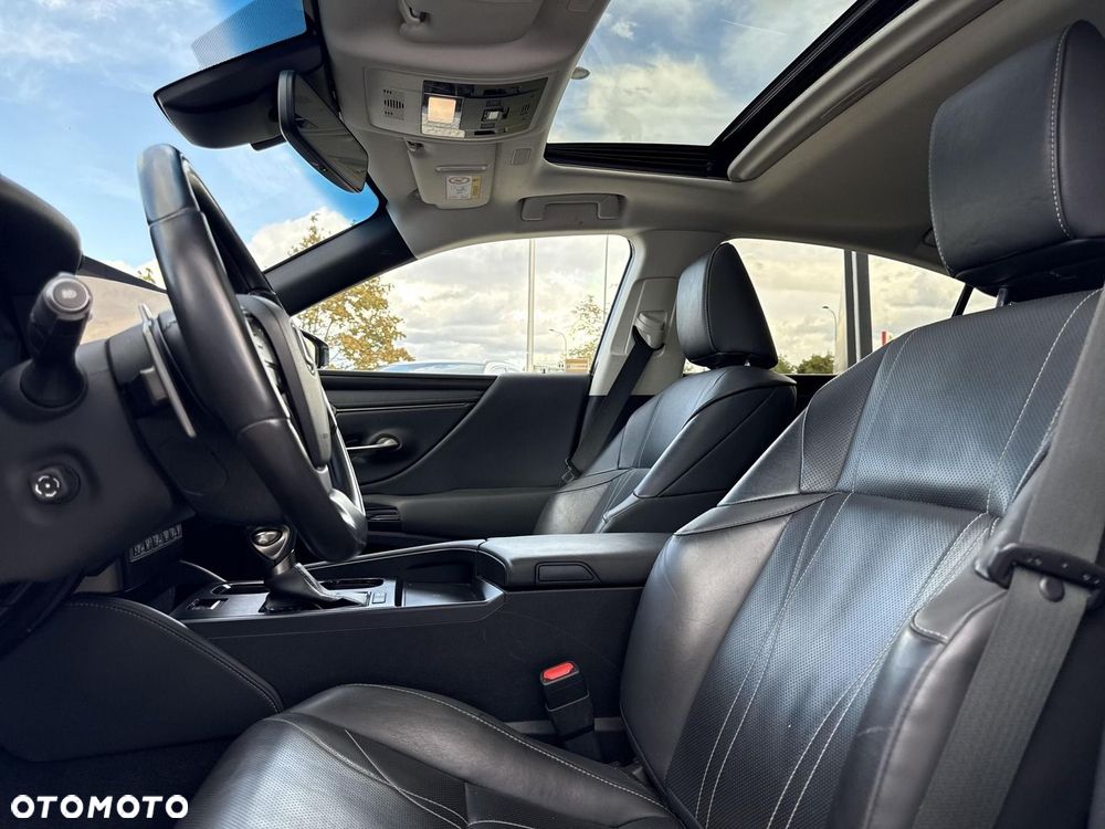 Lexus ES 300h Prestige - 11