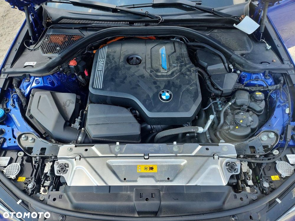 BMW Seria 3 330e xDrive M Sport - 10