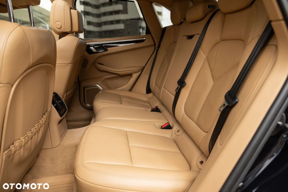 Porsche Macan - 24