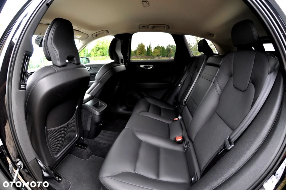 Volvo XC 60 D4 Momentum Pro - 23