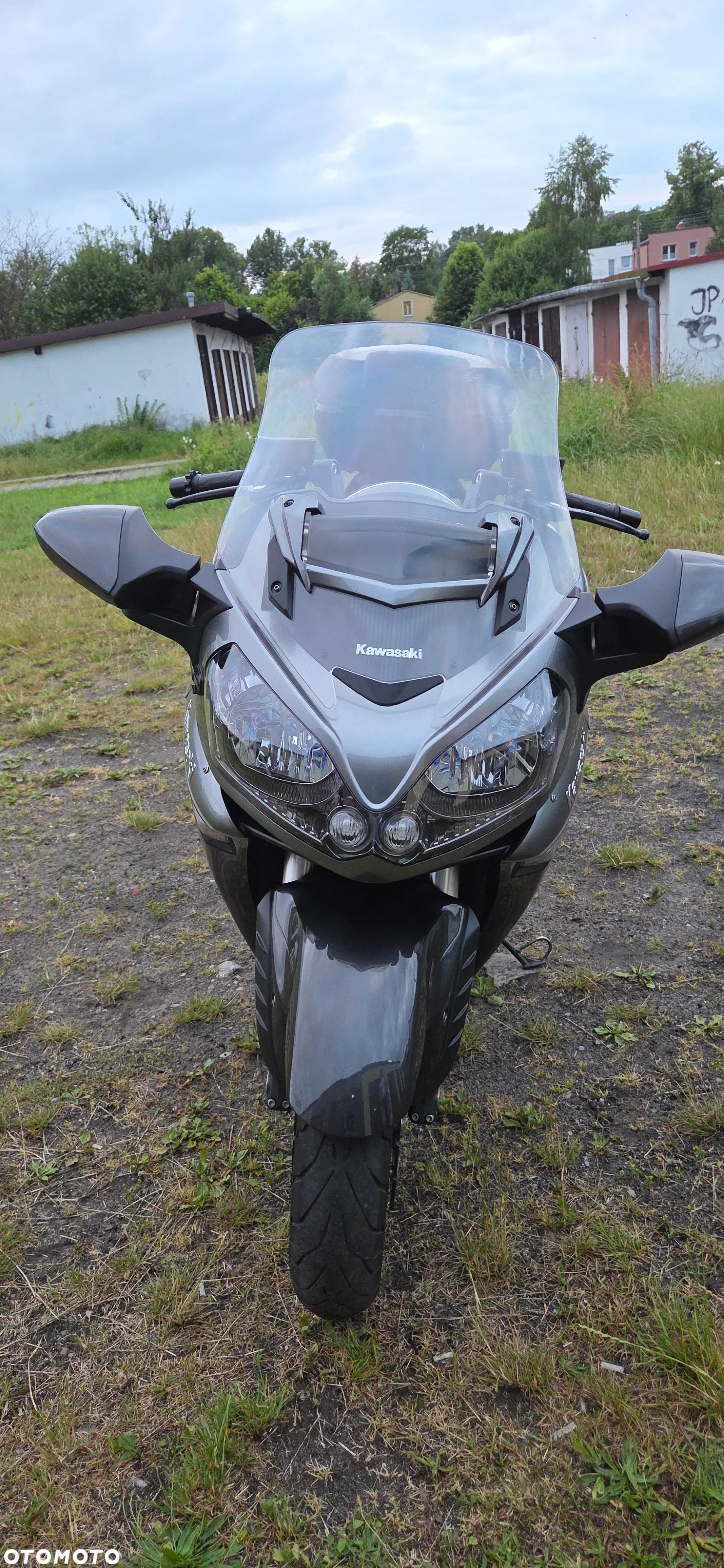 Kawasaki GTR - 2