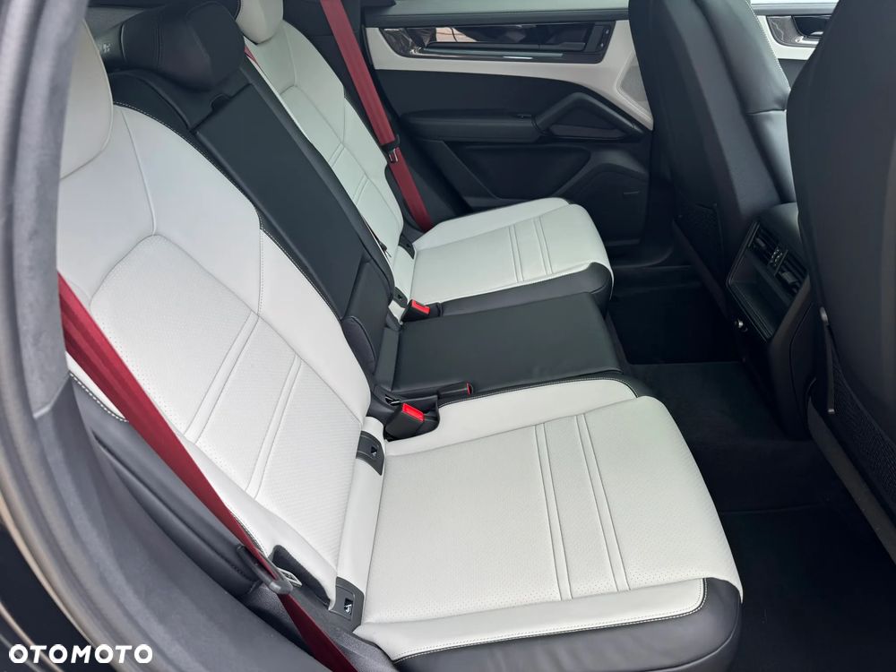 Porsche Cayenne Coupe GTS - 10