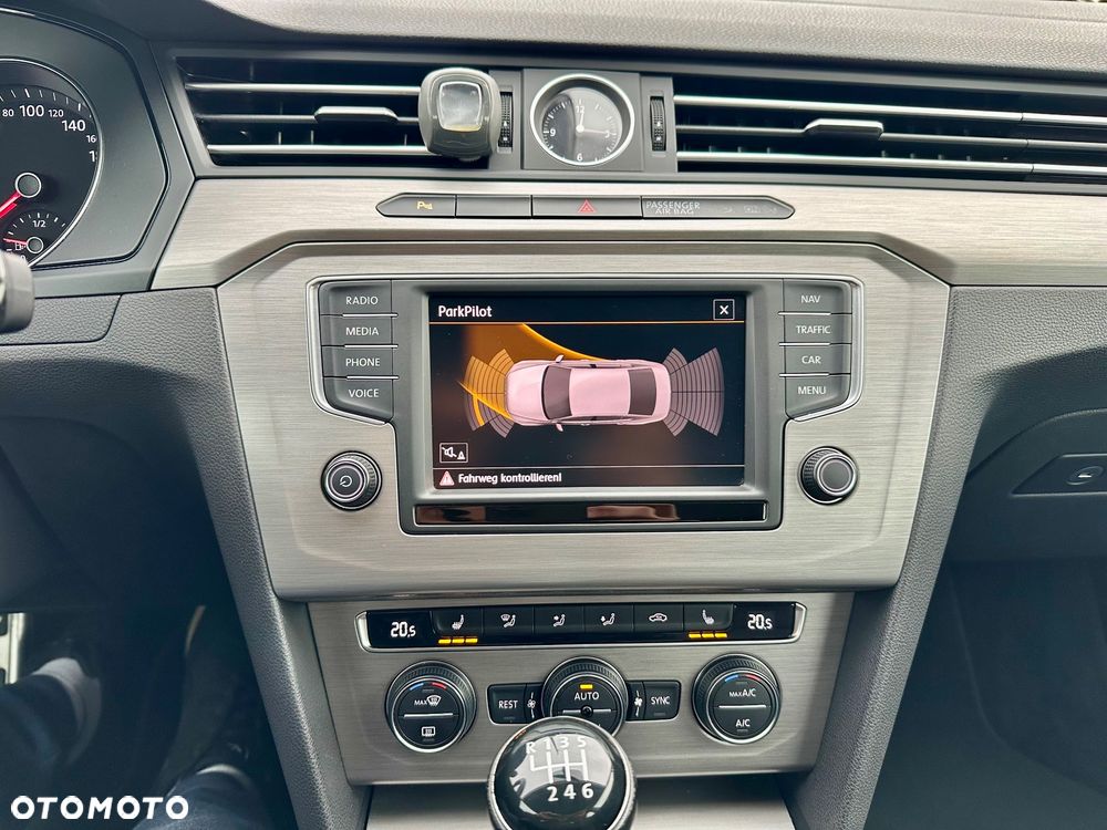 Volkswagen Passat 1.6 TDI (BlueMotion Technology) Trendline - 14