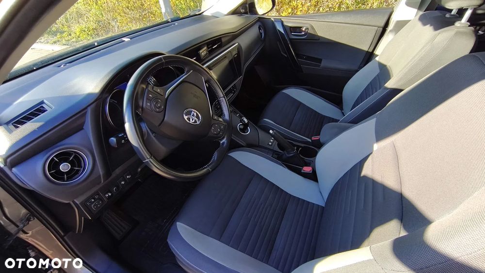 Toyota Auris - 10