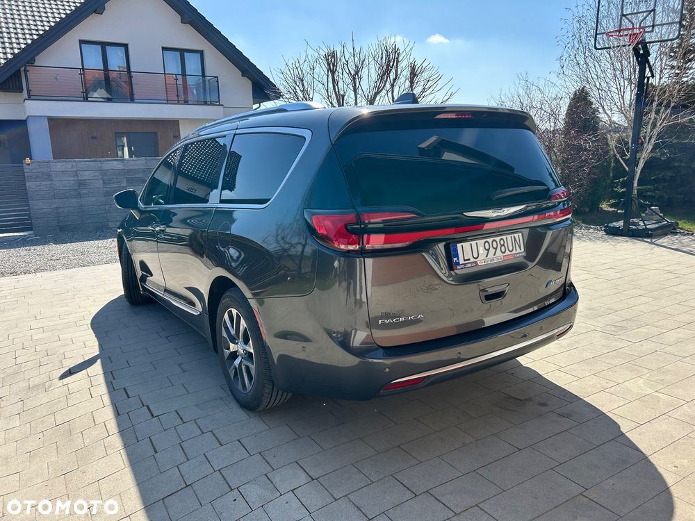 Chrysler Pacifica - 12