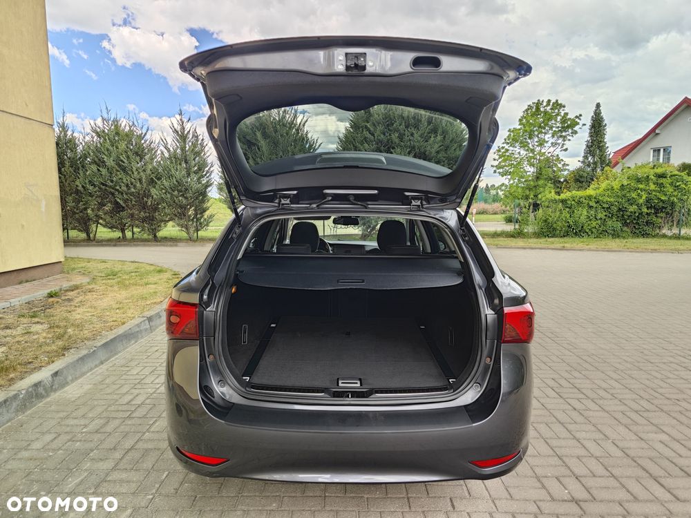 Toyota Avensis - 17