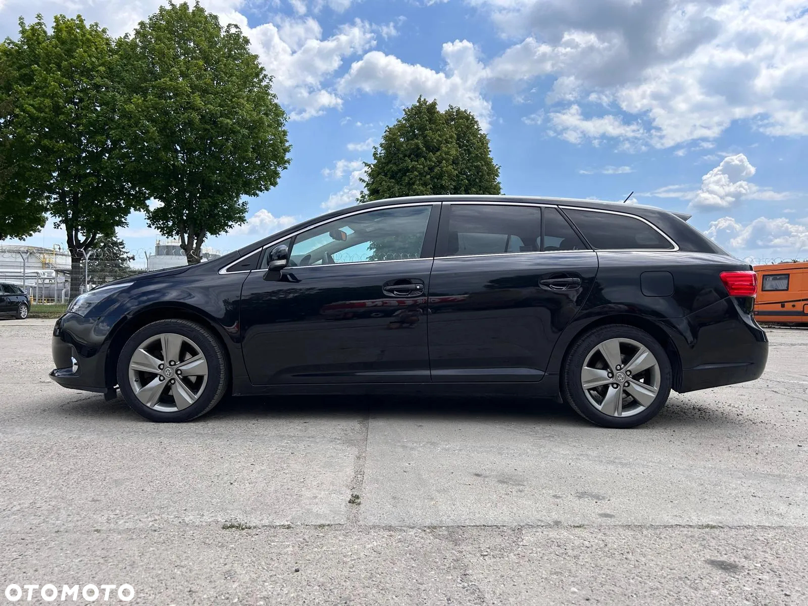 Toyota Avensis 1.8 Premium MS - 9