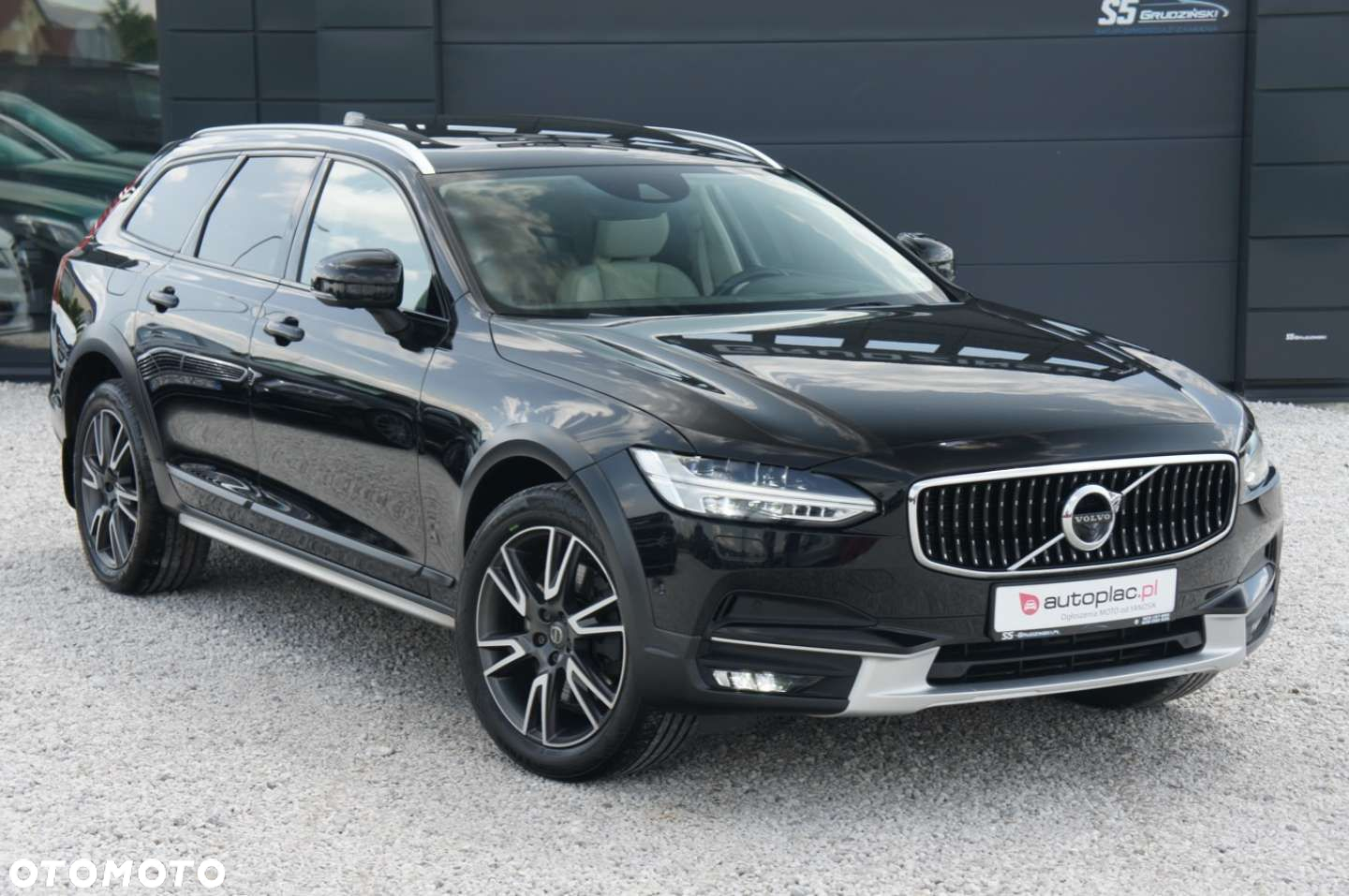 Volvo V90 Cross Country - 2