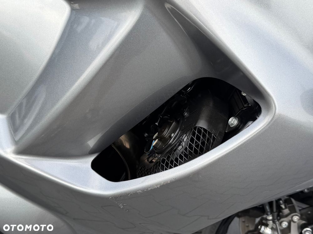 Suzuki GSX - 16
