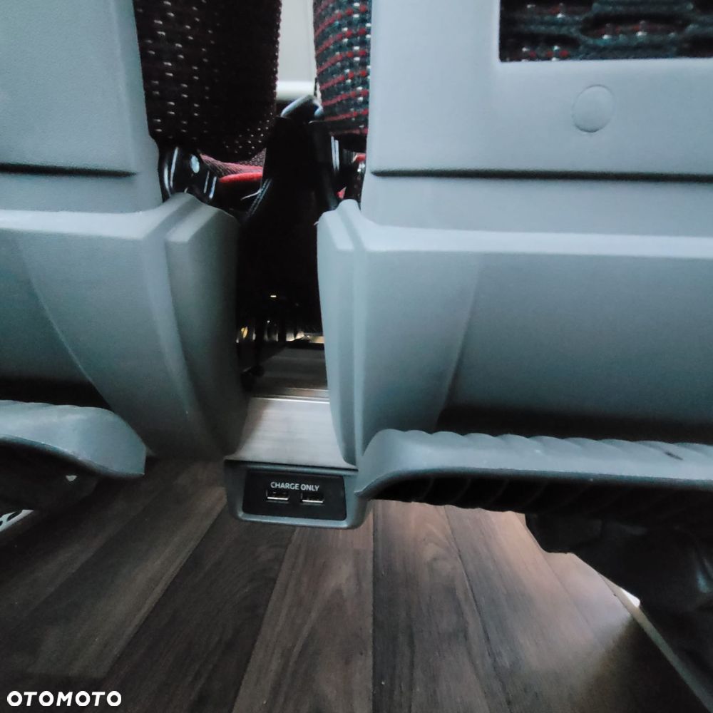 MAN R 08 Lion's Coach - 8
