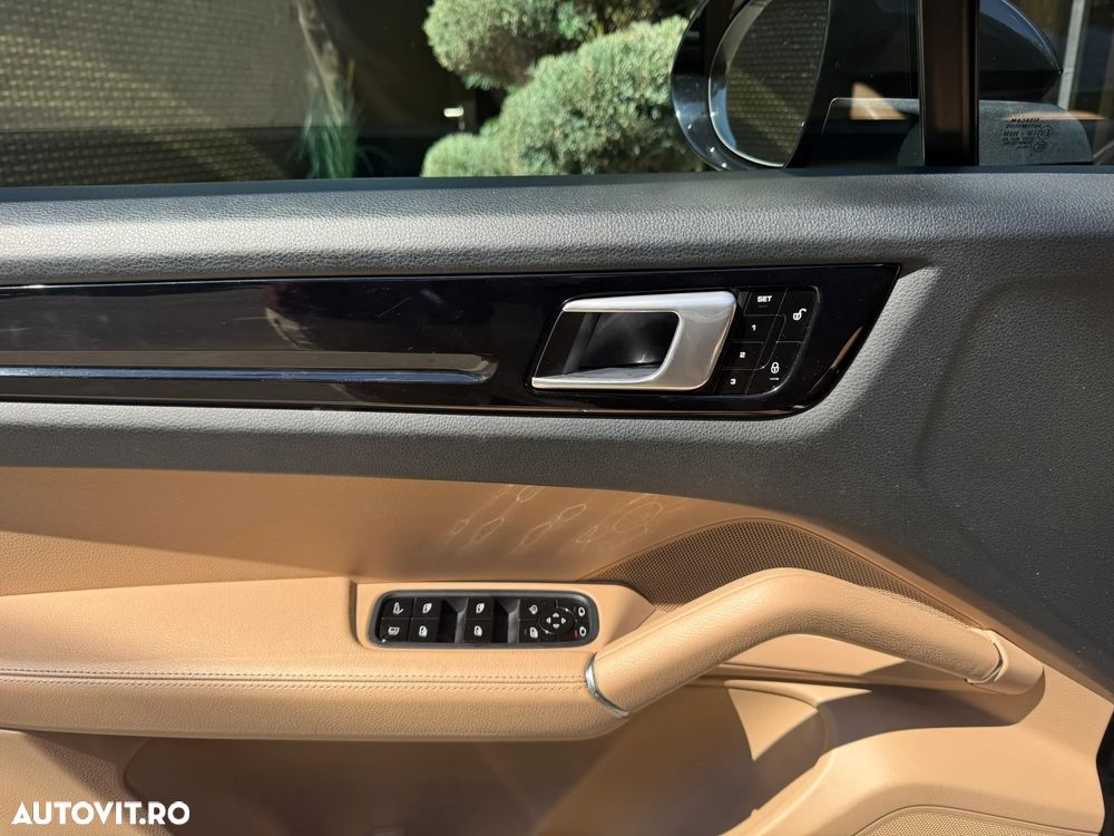 Porsche Cayenne - 8