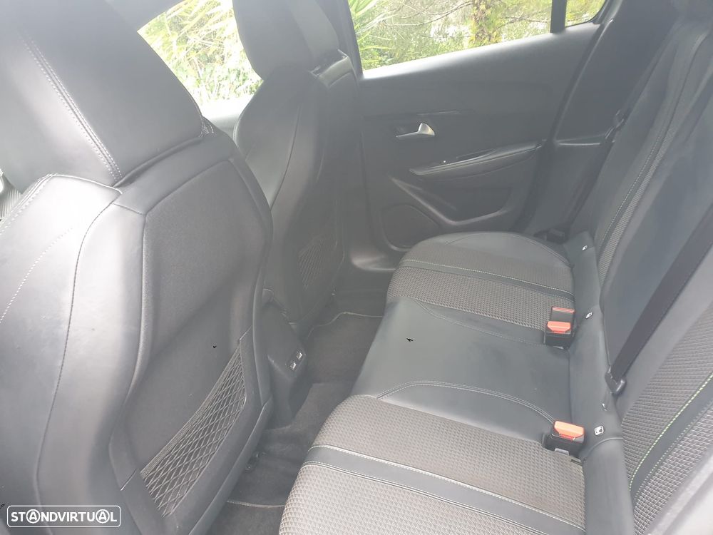 Peugeot e-208 GT - 16