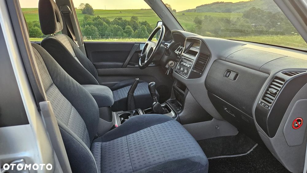 Mitsubishi Pajero - 7