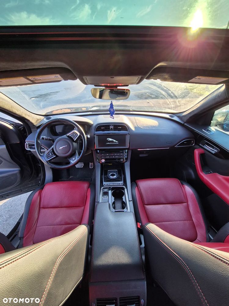 Jaguar F-Pace 25t AWD R-Sport - 14