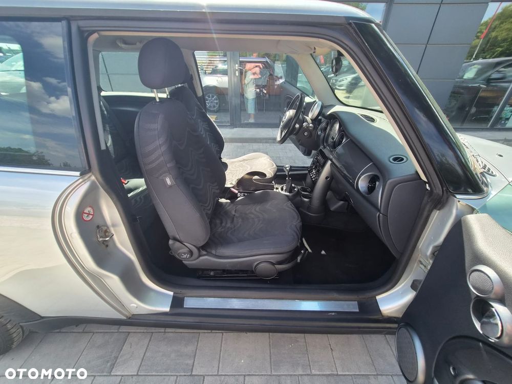 MINI Cooper Standard - 14