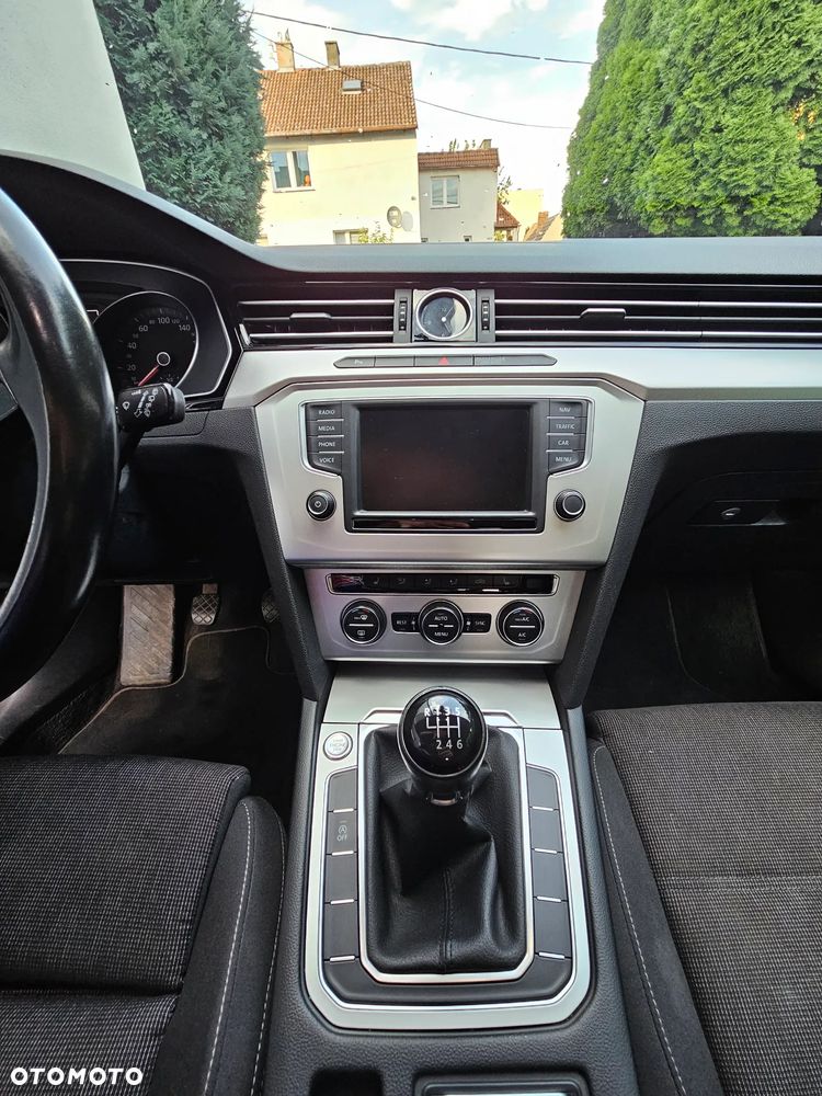 Volkswagen Passat 2.0 TDI (BlueMotion Technology) Comfortline - 18