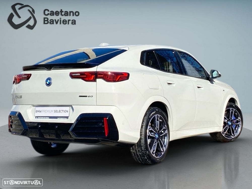 BMW iX2 eDrive20 Pack Desportivo M - 2