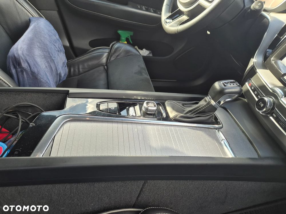 Volvo XC 60 D4 Drive-E R-Design Momentum - 9